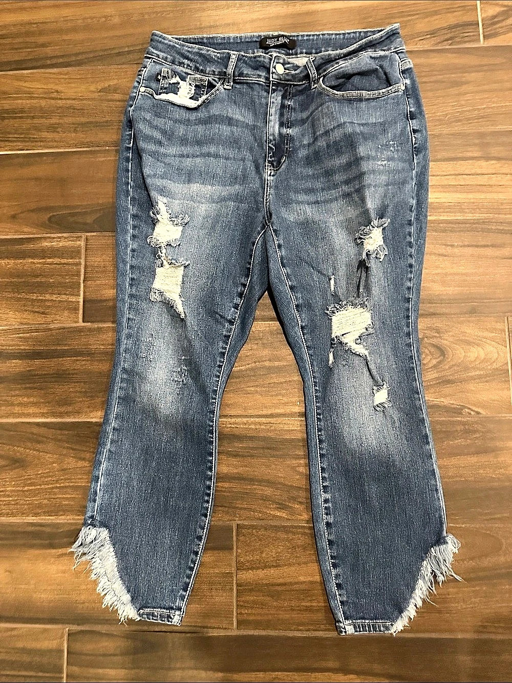 Judy Blue Distressed ankle  Leg Jeans in Blue 18W